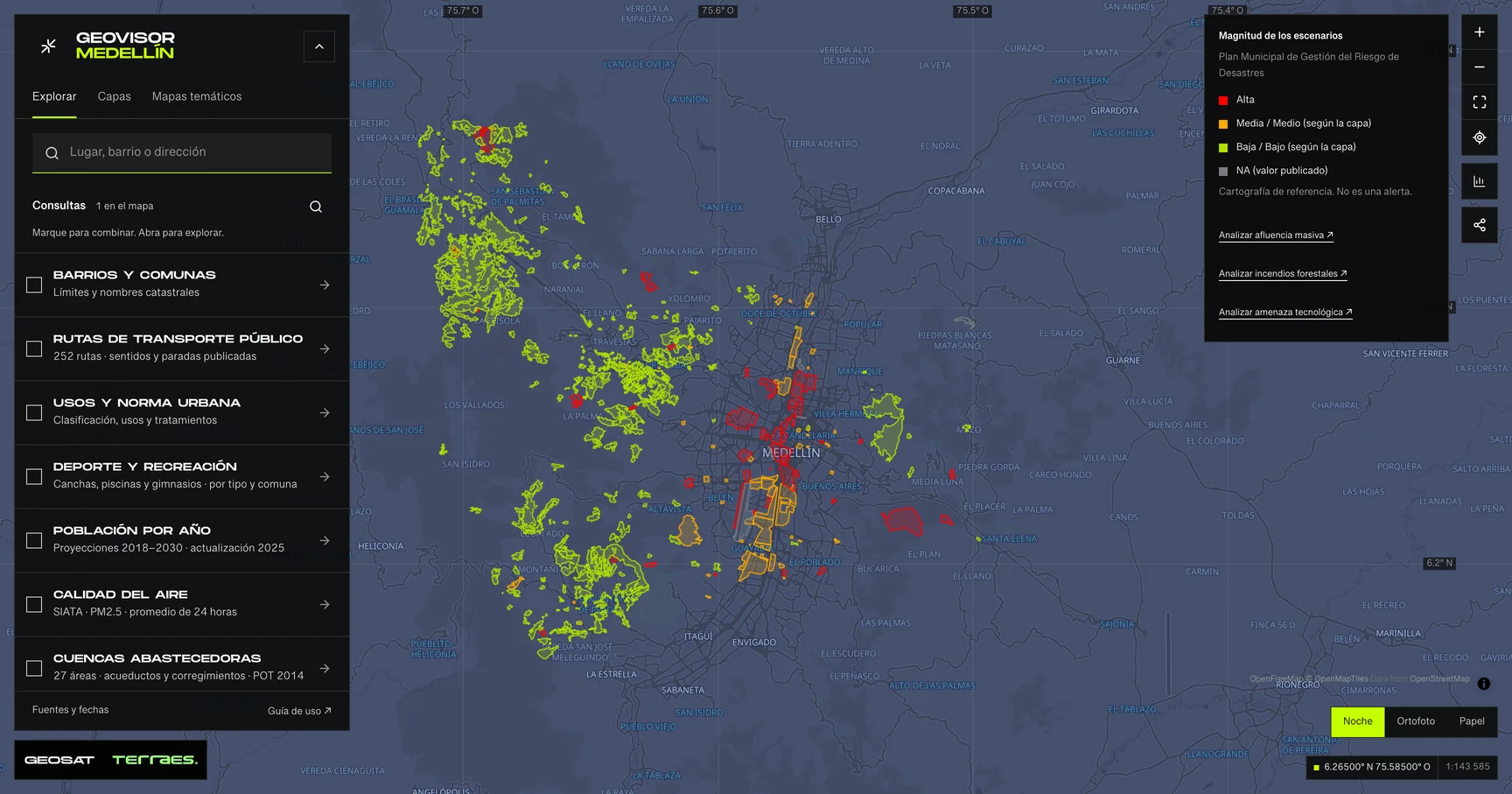 Geovisor GeoSAT: escenarios de afluencia masiva, incendios forestales y amenaza tecnológica sobre el mapa de Medellín, con leyenda de magnitud.